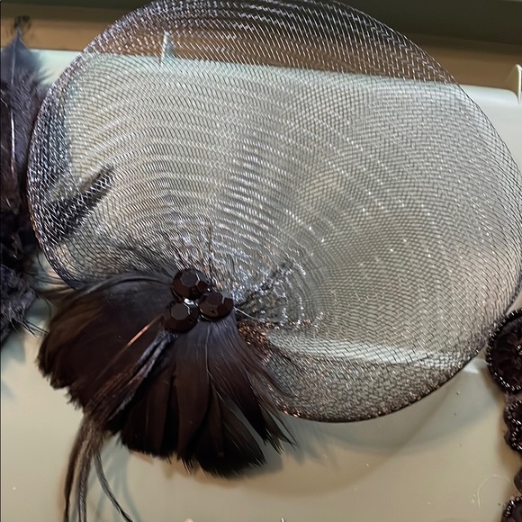 Elegant Feather and Rhinestone Accessory Set - Picture 4 of 8